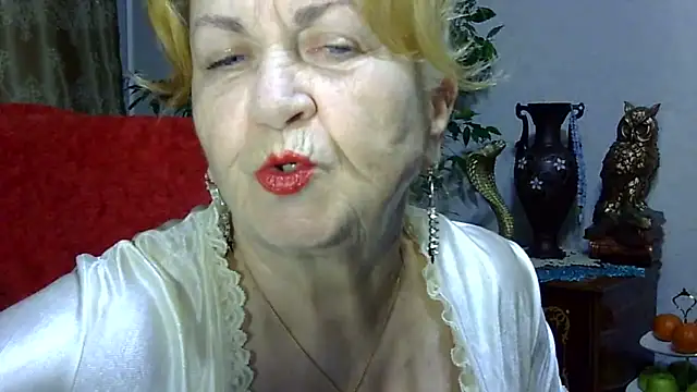 Snapshot of Emma52610 chatting on February 6, 1:10 pm Emma52610 online show from February 6, 1:10 pm