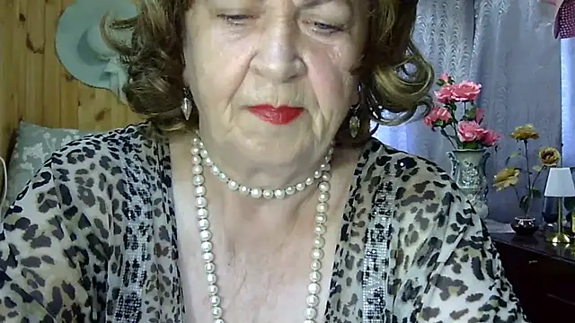 Snapshot of Emma52610 chatting on June 18, 5:50 am Emma52610 online show from June 18, 5:50 am
