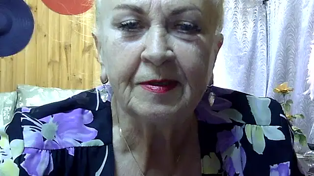 Snapshot of Emma52610 chatting on September 26, 11:17 am Emma52610 online show from September 26, 11:17 am