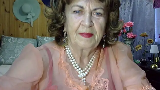 Snapshot of Emma52610 chatting on July 3, 5:58 am Emma52610 online show from July 3, 5:58 am