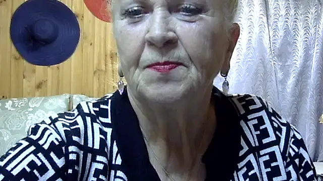 Snapshot of Emma52610 chatting on October 13, 5:25 pm Emma52610 online show from October 13, 5:25 pm