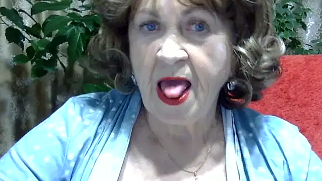 Emma52610 online show from December 2, 4:52 pm