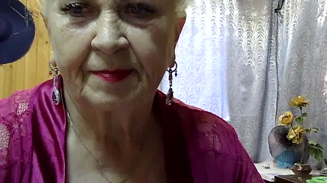Snapshot of Emma52610 chatting on October 3, 6:26 am Emma52610 online show from October 3, 6:26 am