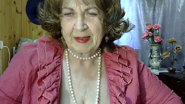 Emma52610 online show from May 30, 11:16 am