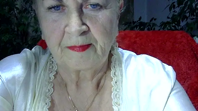 Snapshot of Emma52610 chatting on February 5, 5:31 pm Emma52610 online show from February 5, 5:31 pm