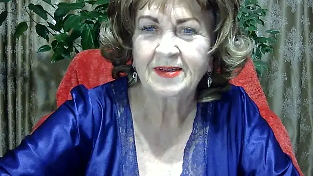 Emma52610 online show from December 19, 5:15 pm