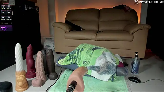 Th3Qu33n0fBigg3st online show from February 23, 10:54 pm