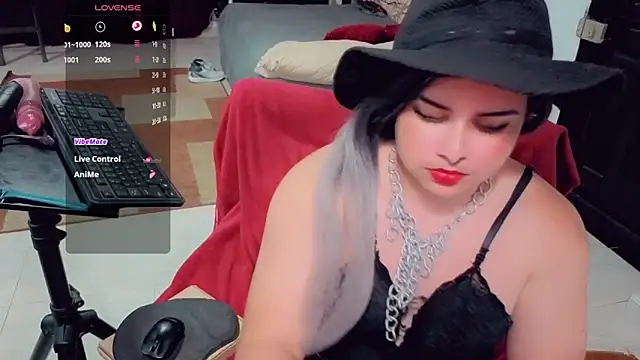 camyl93 online show from April 27, 10:19 pm
