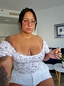 Snapshot of DannaaMeliza chatting on September 23, 9:05 am DannaaMeliza online show from September 23, 9:05 am