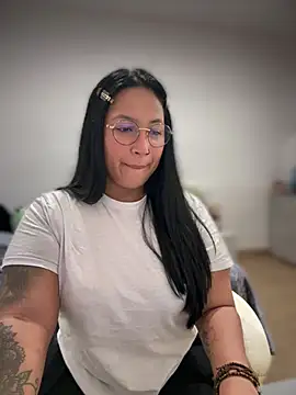 Snapshot of DannaaMeliza chatting on January 27, 1:09 pm DannaaMeliza online show from January 27, 1:09 pm