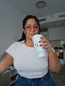 DannaaMeliza online show from January 18, 9:02 am