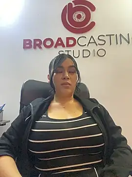 Lia Simons online show from April 25, 3:09 am