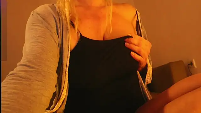 Kishaxxx online show from February 2, 4:59 am