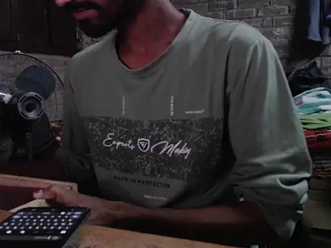 Snapshot of ThethunderPo chatting on November 1, 1:49 pm ThethunderPo online show from November 1, 1:49 pm