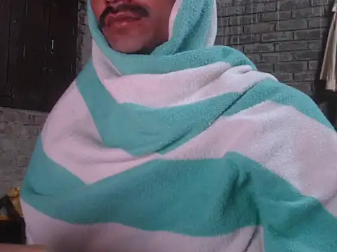 Snapshot of ThethunderPo chatting on December 1, 1:17 am ThethunderPo online show from December 1, 1:17 am