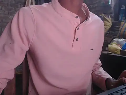 Snapshot of ThethunderPo chatting on November 30, 7:20 am ThethunderPo online show from November 30, 7:20 am