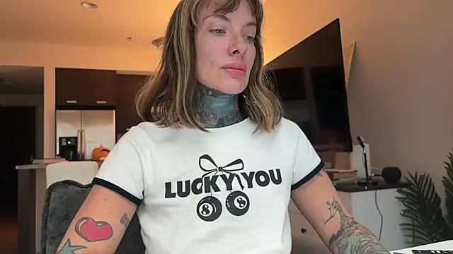 airgeadx online show from November 2, 7:30 pm