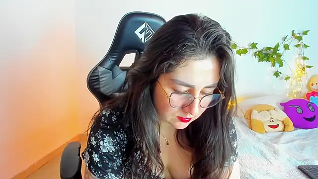 Susan Foxx online show from April 14, 6:02 pm