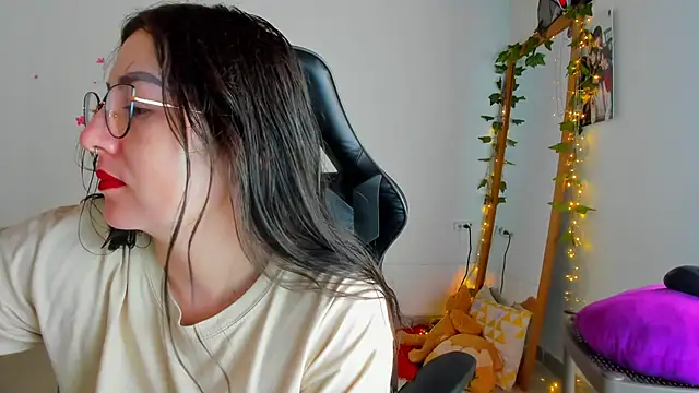 Susan Foxx online show from February 19, 5:21 pm