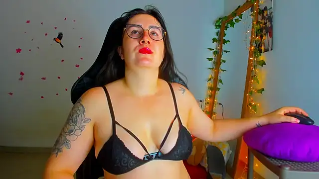 Susan Foxx online show from November 12, 7:07 pm