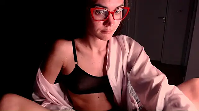 Snapshot of EvelynGG chatting on June 18, 6:57 pm EvelynGG online show from June 18, 6:57 pm