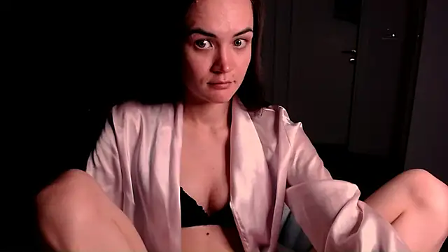 EvelynGG online show from November 26, 6:30 pm