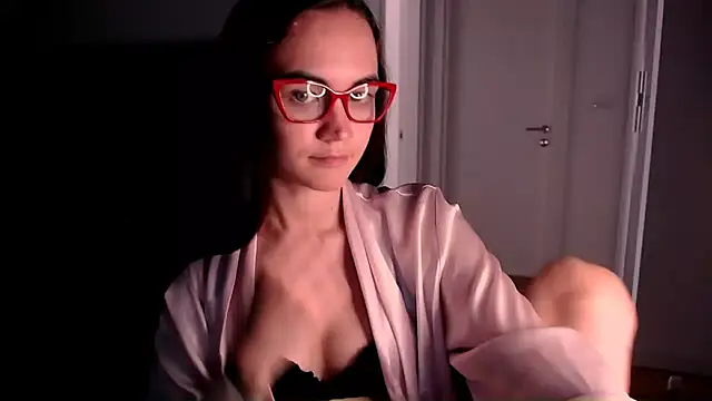 Snapshot of EvelynGG chatting on May 25, 1:54 pm EvelynGG online show from May 25, 1:54 pm