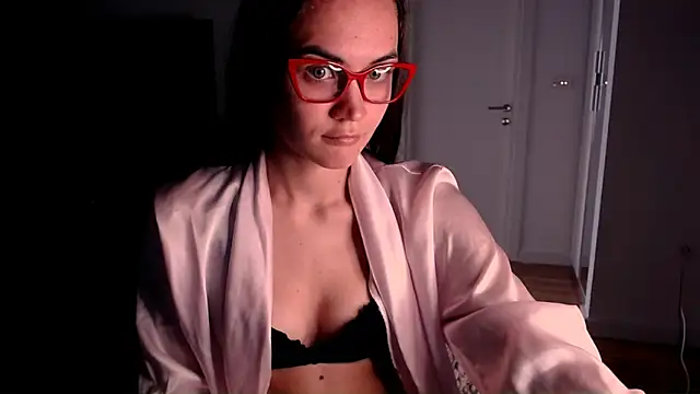 Snapshot of EvelynGG chatting on May 22, 10:57 am EvelynGG online show from May 22, 10:57 am