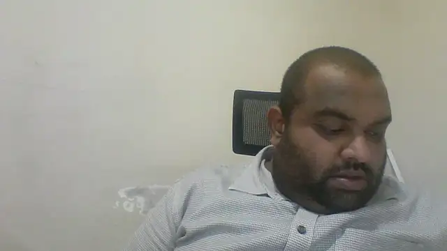 Snapshot of FatCockBoySL chatting on May 14, 5:37 am FatCockBoySL online show from May 14, 5:37 am