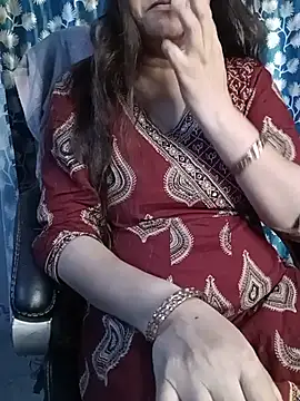 Snapshot of naughtymadam chatting on July 1, 6:25 am naughtymadam online show from July 1, 6:25 am