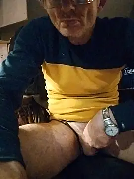 Snapshot of ROBERT0516 chatting on January 11, 6:20 am ROBERT0516 online show from January 11, 6:20 am