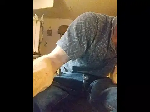 Snapshot of ROBERT0516 chatting on December 2, 4:14 am ROBERT0516 online show from December 2, 4:14 am