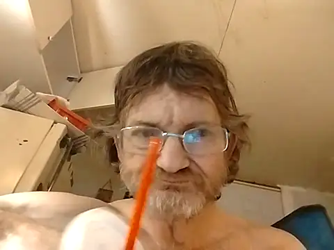 Snapshot of ROBERT0516 chatting on October 22, 4:12 am ROBERT0516 online show from October 22, 4:12 am