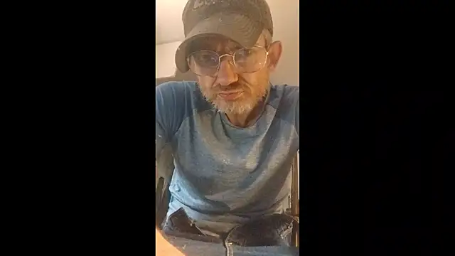 Snapshot of ROBERT0516 chatting on November 30, 4:08 pm ROBERT0516 online show from November 30, 4:08 pm