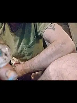 Snapshot of ROBERT0516 chatting on February 15, 2:38 pm ROBERT0516 online show from February 15, 2:38 pm