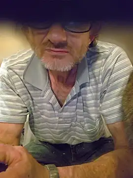 ROBERT0516 online show from June 18, 4:33 am