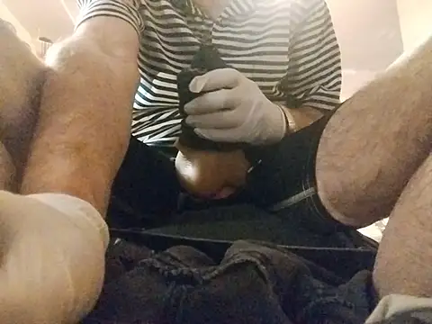 Snapshot of ROBERT0516 chatting on December 15, 6:14 pm ROBERT0516 online show from December 15, 6:14 pm