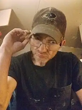 Snapshot of ROBERT0516 chatting on November 8, 6:28 am ROBERT0516 online show from November 8, 6:28 am