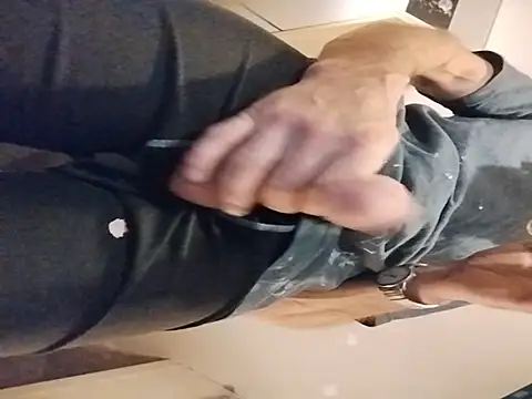 ROBERT0516 online show from May 11, 3:52 am