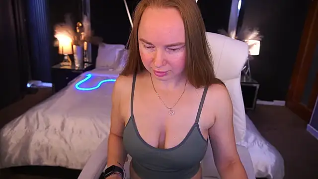 MiaRedFox online show from October 7, 5:52 am