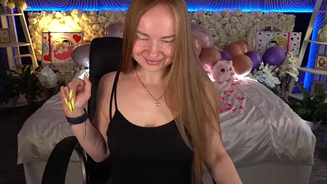 MiaRedFox online show from March 7, 1:27 pm