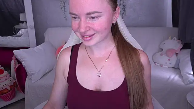 MiaRedFox online show from October 4, 12:39 pm