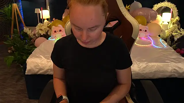 Snapshot of MiaRedFox chatting on July 25, 12:11 pm MiaRedFox online show from July 25, 12:11 pm