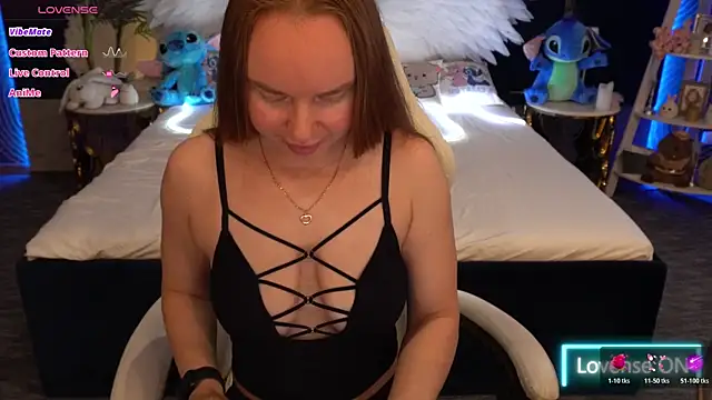 MiaRedFox online show from October 28, 6:45 am