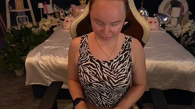 MiaRedFox online show from June 13, 12:03 pm