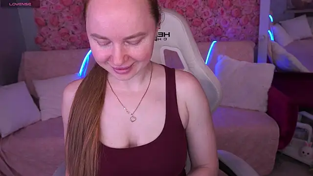 MiaRedFox online show from March 28, 1:12 pm