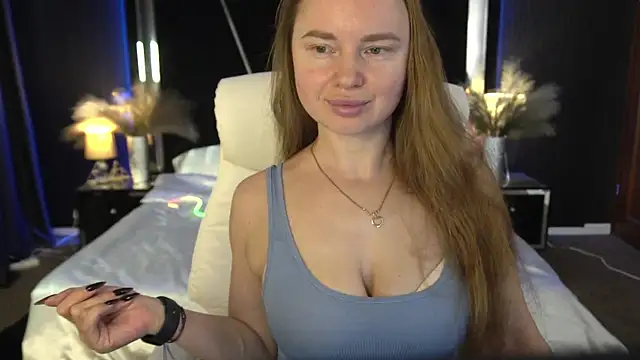 MiaRedFox online show from December 2, 6:37 am