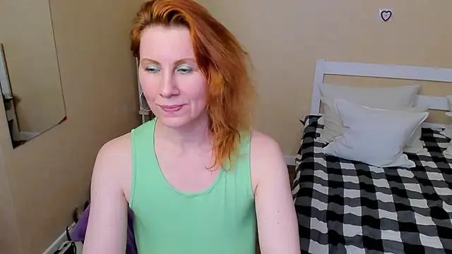 Snapshot of FoxySophia chatting on November 17, 7:34 am FoxySophia online show from November 17, 7:34 am