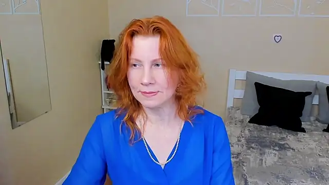 Snapshot of FoxySophia chatting on February 18, 2:02 pm FoxySophia online show from February 18, 2:02 pm