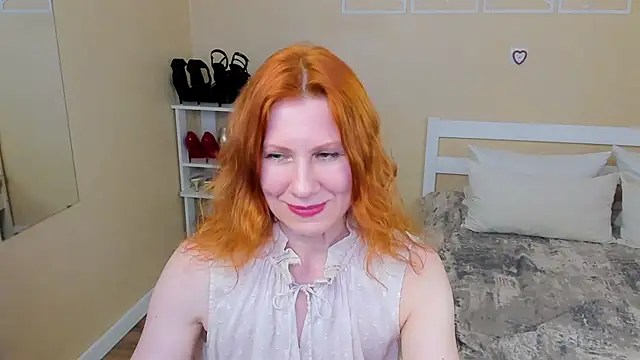 Snapshot of FoxySophia chatting on February 20, 6:26 am FoxySophia online show from February 20, 6:26 am